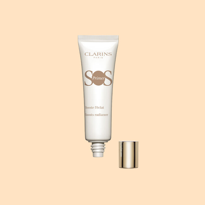 ภาพผลิตภัณฑ์ SOS Primer White จากคลาแรงส์ พร้อมข้อความที่เน้นว่าบรรจุภัณฑ์ทำจากพลาสติกรีไซเคิล 40%