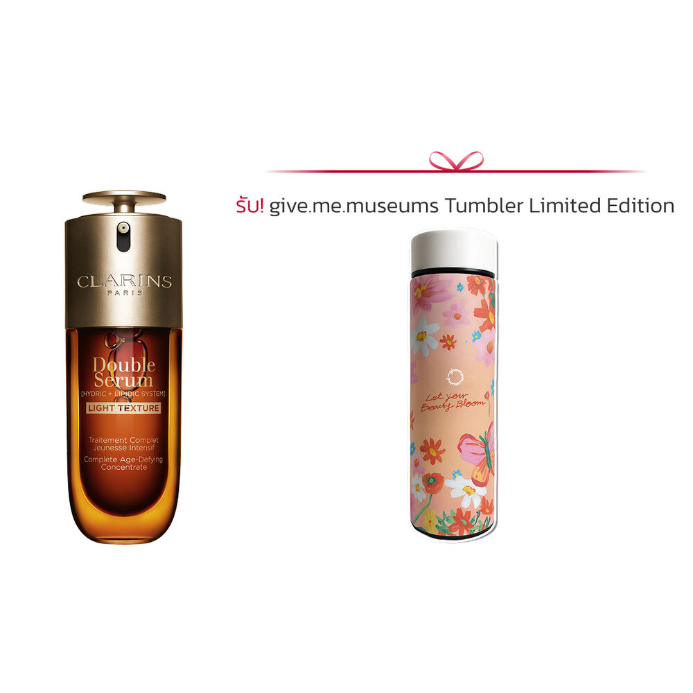 ขวด Clarins Double Serum Light Texture ขนาด 75 มล.วางอยู่ท่ามกลาง Turmeric และใบ Provençal Reed บนพื้นหลังสีส้ม