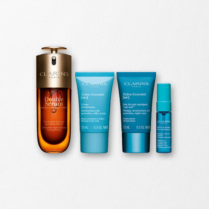 ภาพบรรจุภัณฑ์ของ Clarins Double Serum ที่แสดงอยู่ด้านหน้าส่วนผสม รวมถึง Curcuma บนพื้นหลังสีทอง