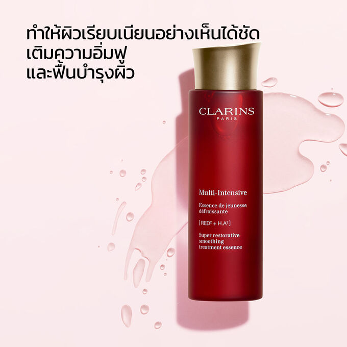 ภาพผลิตภัณฑ์ของ Clarins Super Restorative Treatment Essence พร้อมข้อความที่เน้นถึงพระสิทธิภาพในการให้ความชุ่มชื้น ปรับผิวให้เรียบเนียน และช่วยให้ผิวดูอิ่มฟู