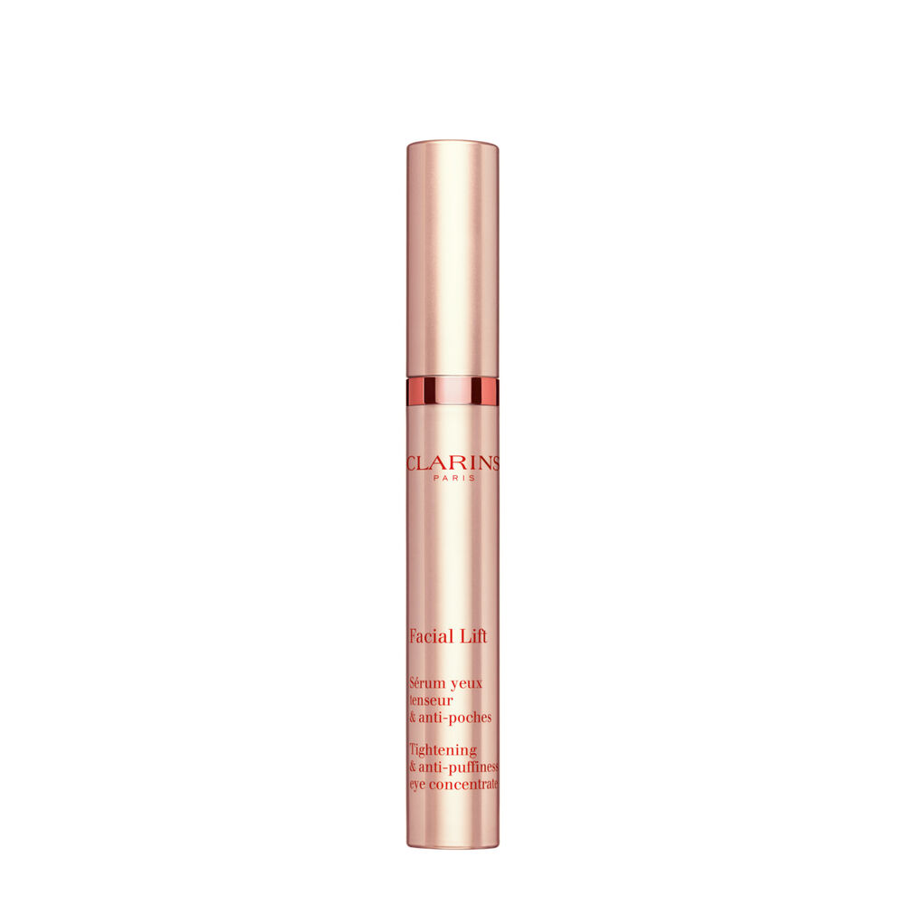 ภาพผลิตภัณฑ์ของบรรจุภัณฑ์ Facial Lift Eye จากคลาแรงส์ที่วางอยู่ใกล้กับสาหร่ายไอริชมอส บนพื้นหลังสีชมพูอ่อน
