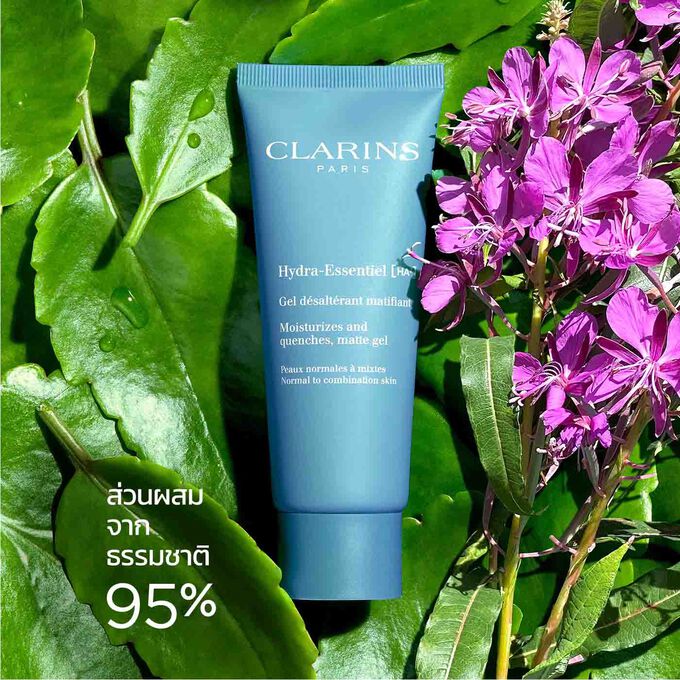 ภาพผลิตภัณฑ์ Clarins Hydra-Essentiel Matte Gel ที่วางอยู่ท่ามกลางวิลโลว์เฮิร์บแอลไพน์ซึ่งเน้นถึงส่วนผสมจากธรรมชาติ 92%