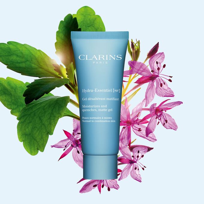 ภาพแสดง Clarins Hydra-Essentiel Matte Gel เจลบำรุงผิวหน้าใช้ในช่วงกลางวัน ที่อุดมไปด้วยกรดไฮยาลูโรนิกที่มอบความชุ่มชื้นและควบคุมความมัน