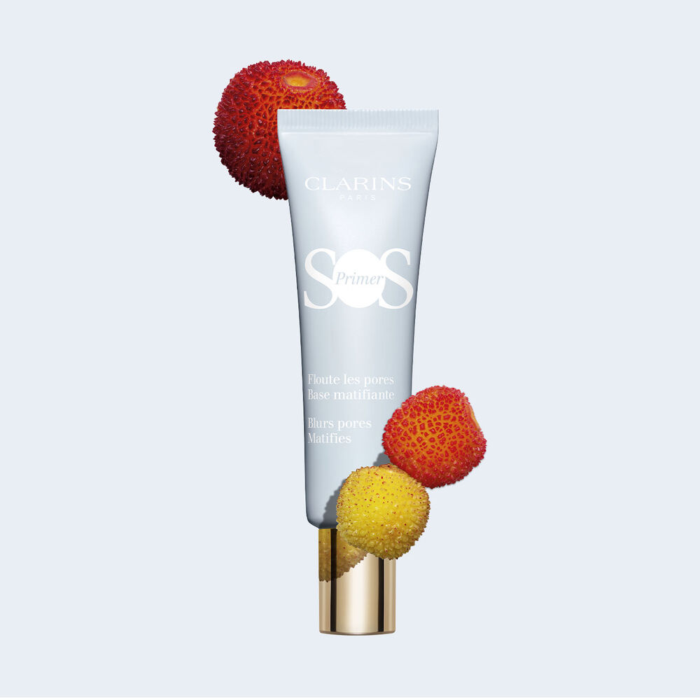 ภาพผลิตภัณฑ์ SOS Primer Mattifying จากคลาแรงส์ ภายในอุดมไปด้วยสตรอว์เบอร์รีและผลไม้ต่างๆ เพื่อช่วยเบลอรูขุมขนและลดความมันบนผิว