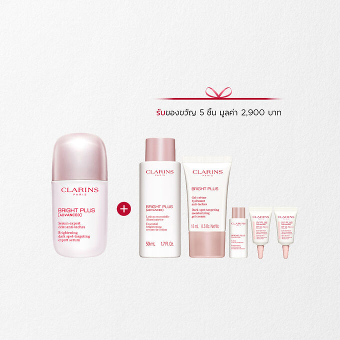 ภาพถ่ายผลิตภัณฑ์ Brightening Vitamin C-Derived Serum ของคลาแรงส์วางถัดจาก Acerola Fruit และโมเลกุล Niacinamide