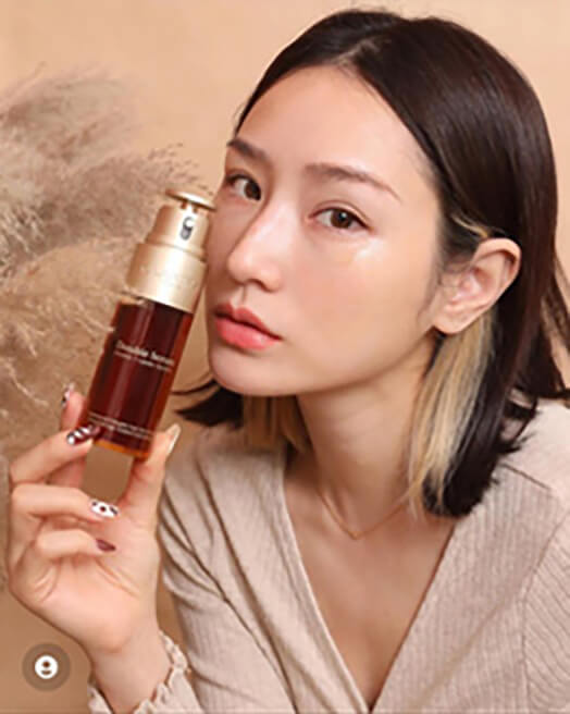 ภาพไลฟ์สไตล์ Double Serum Light Texture