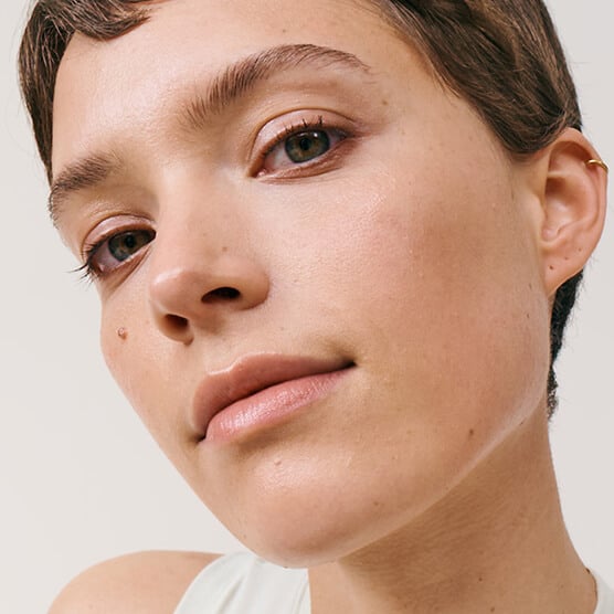 นางแบบทีใช้ Double Serum Foundation