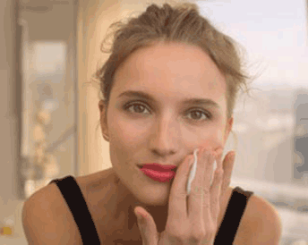 How to remove lip make-up