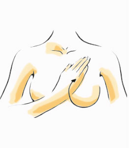 ใช้ฝ่ามือข้างซ้ายของคุณทาผลิตภัณฑ์โดยวนเป็นวงกลมรอบทรวงอกข้างขวาจากด้านนอกเข้าไปด้านใน