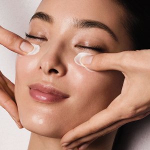 SMOOTH & LUMINOUS EYES